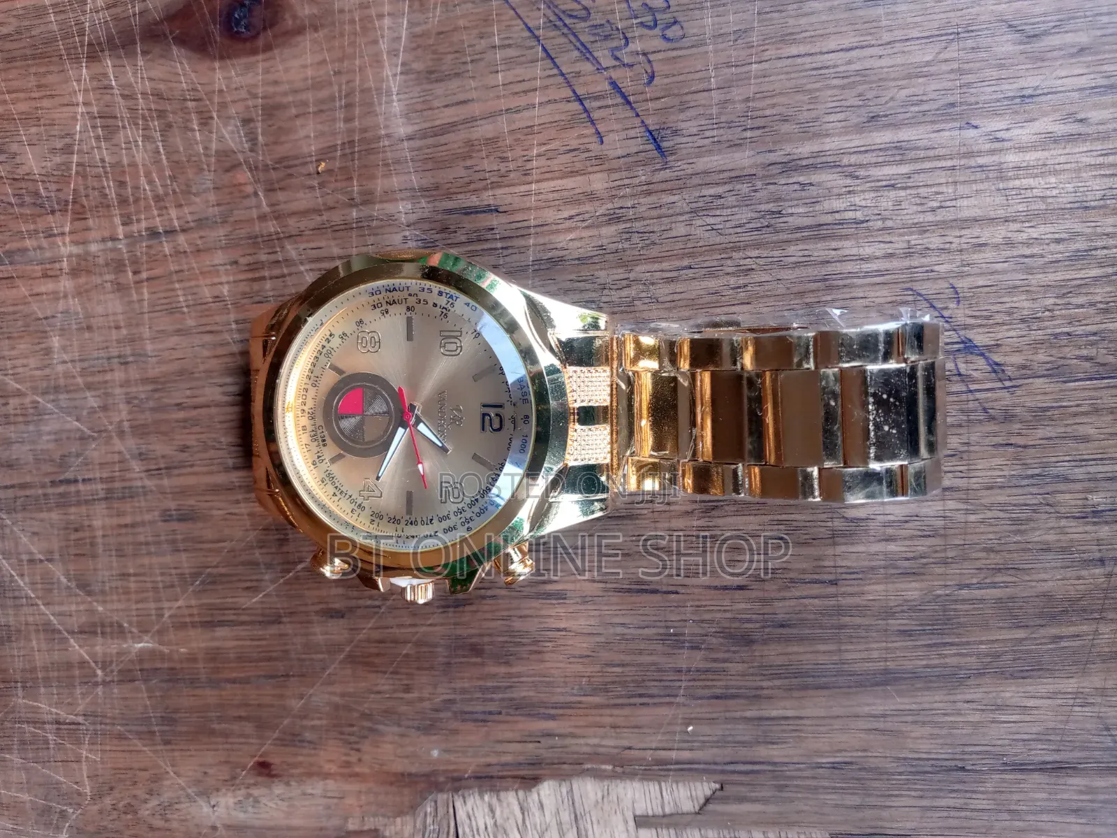Elegant Gold Luxury Wristwatch – VANDROOS