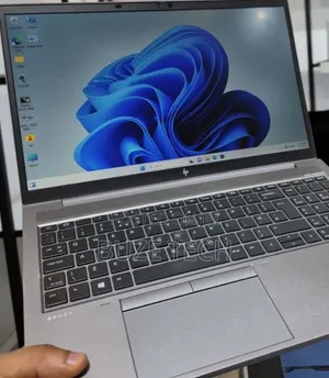 New Laptop HP ZBook Firefly G8 16GB Intel Core i7 SSD 512GB