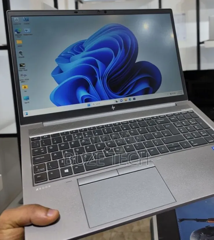 New Laptop HP ZBook Firefly G8 16GB Intel Core i7 SSD 512GB