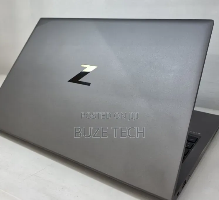 New Laptop HP ZBook Firefly G8 16GB Intel Core i7 SSD 512GB