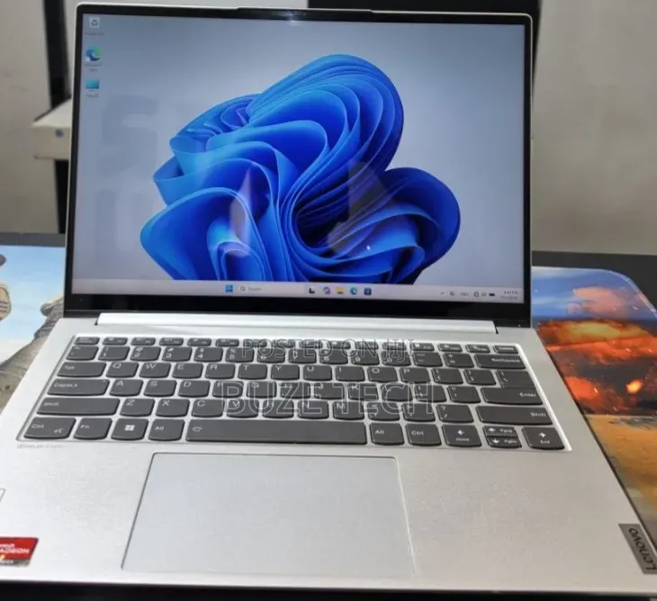 New Laptop Lenovo 16GB AMD Ryzen 7 SSD 512GB