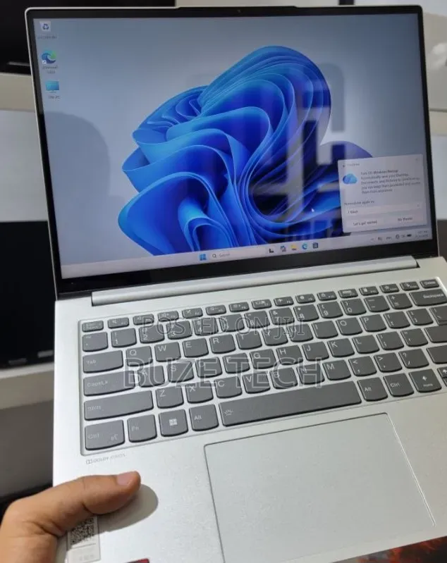 New Laptop Lenovo 16GB AMD Ryzen 7 SSD 512GB