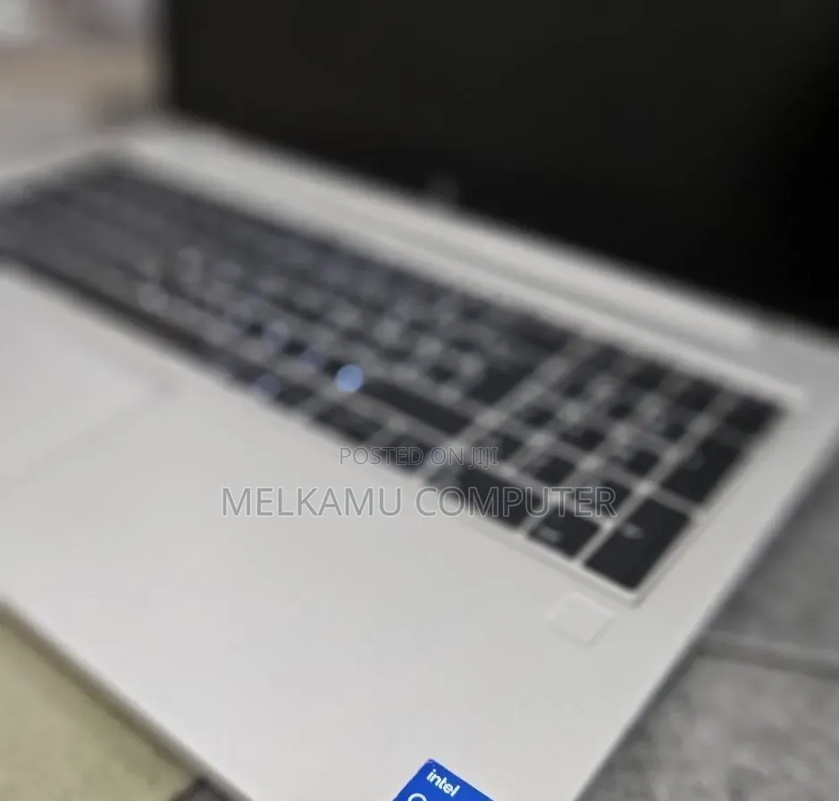 New Laptop HP ZBook Firefly G8 16GB Intel Core i7 SSD 512GB