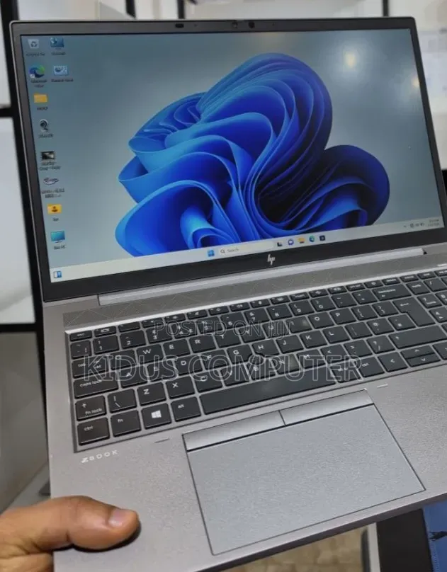 New Laptop HP ZBook Studio G8 16GB Intel Core i7 SSD 512GB