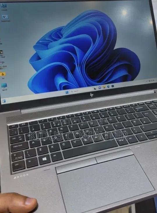 New Laptop HP ZBook Studio G8 16GB Intel Core i7 SSD 512GB
