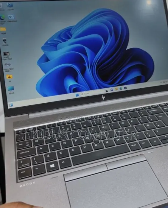 New Laptop HP ZBook Studio G8 16GB Intel Core i7 SSD 512GB