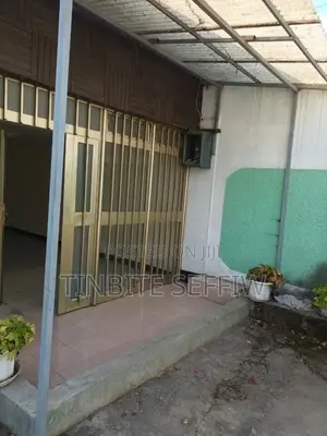 Furnished 4bdrm Villa in Bole for sale