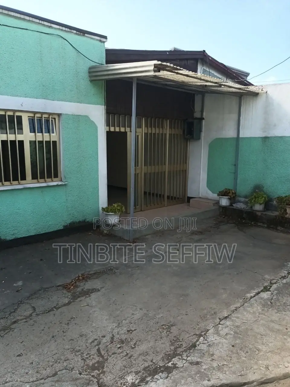 Furnished 4bdrm Villa in Bole for sale