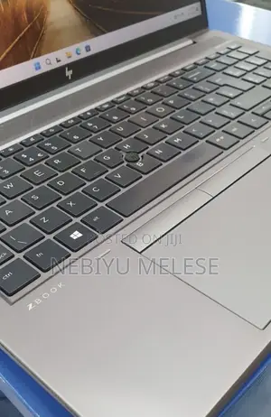 New Laptop HP ZBook Firefly G9 16GB Intel Core i7 SSD 512GB