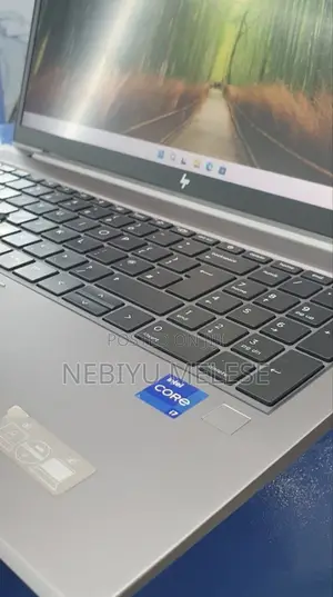 New Laptop HP ZBook Firefly G9 16GB Intel Core i7 SSD 512GB
