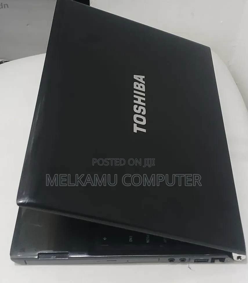 New Laptop Toshiba Satellite C55 4GB Intel Core i5 SSD 500GB
