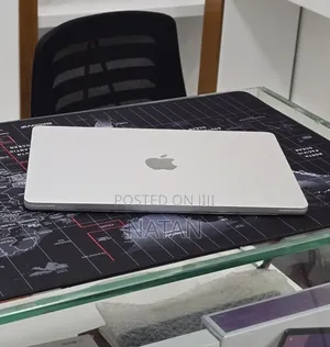 New Laptop Apple MacBook Air 2024 M3 16GB Apple M3 SSD 256GB