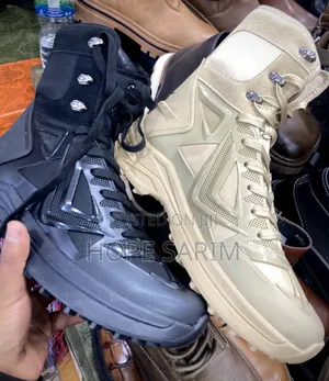Qipincha High-Top Tactical Boots: