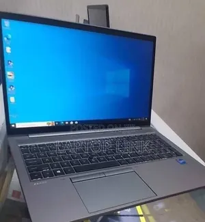 New Laptop HP ZBook Firefly G8 16GB Intel Core i7 SSD 512GB