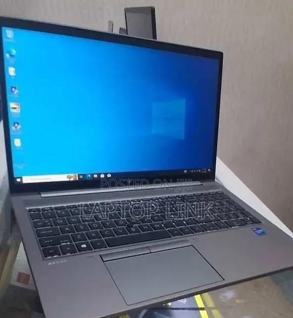 New Laptop HP ZBook Firefly G8 16GB Intel Core i7 SSD 512GB