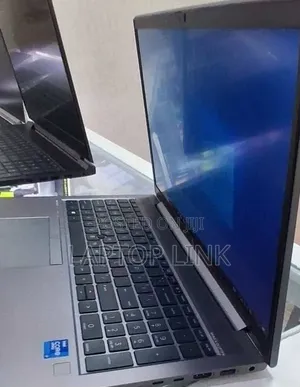 New Laptop HP ZBook Firefly G8 16GB Intel Core i7 SSD 512GB