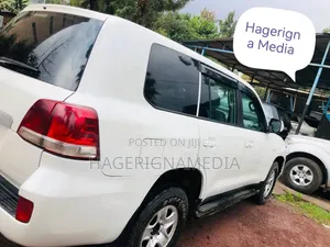 Toyota Land Cruiser 2009 White