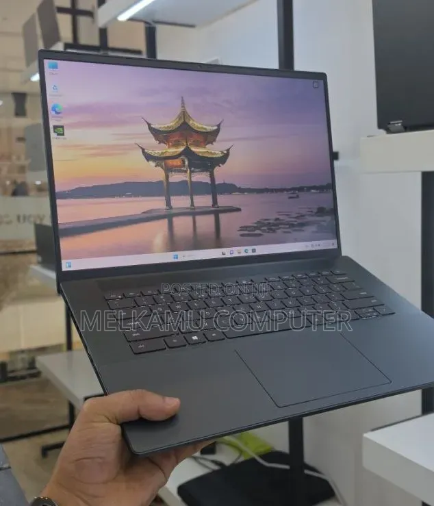 New Laptop Dell Inspiron 15 16GB Intel Core i7 SSD 512GB