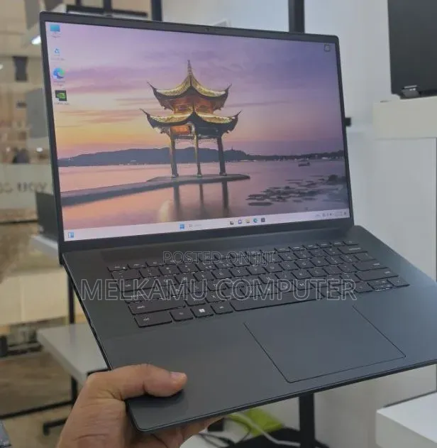 New Laptop Dell Inspiron 15 16GB Intel Core i7 SSD 512GB