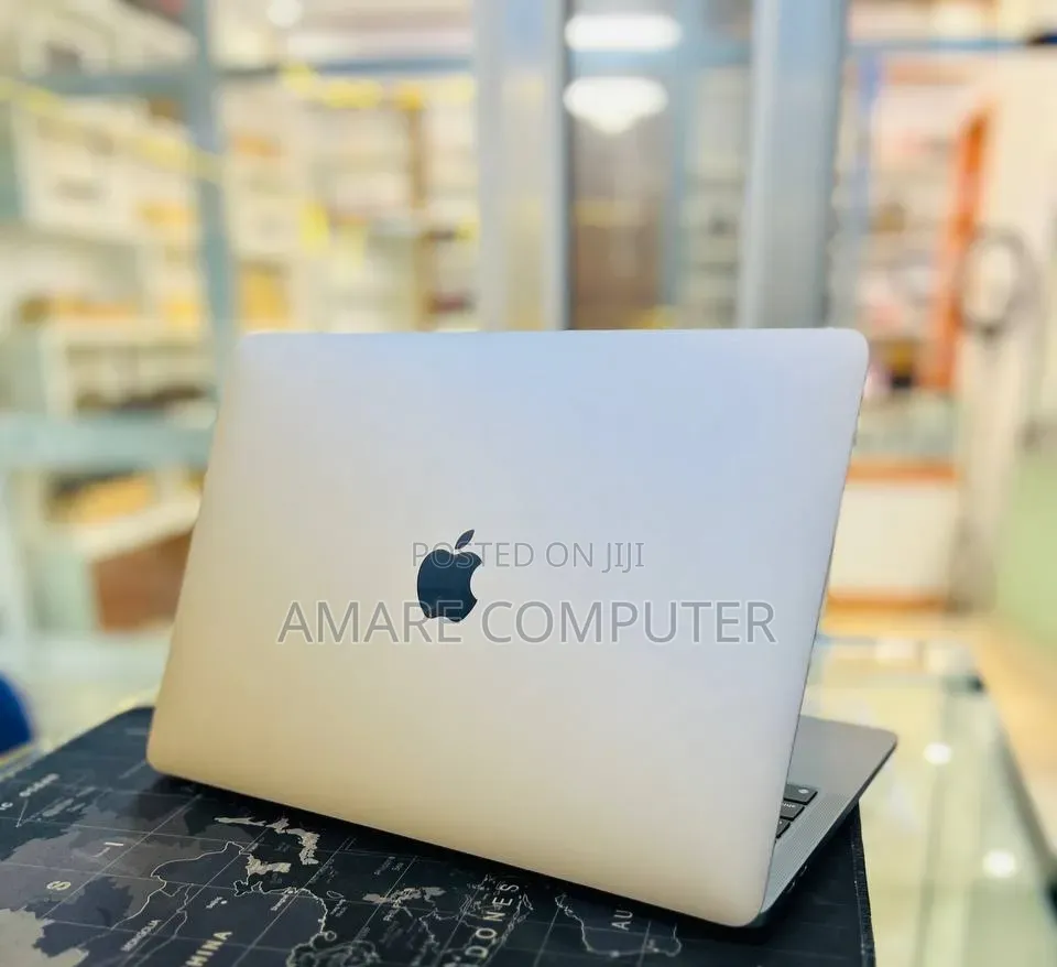 New Laptop Apple MacBook Pro 2022 M2 8GB Apple M2 SSD 512GB