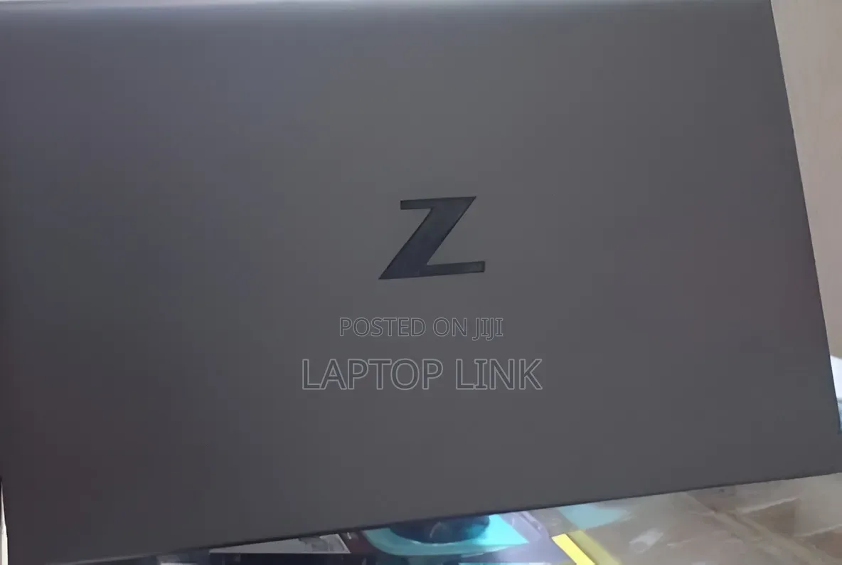 New Laptop HP ZBook Firefly G8 16GB Intel Core i7 SSD 512GB
