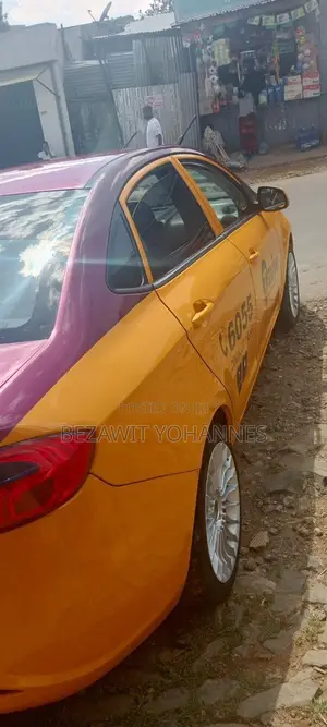 JAC J4 2020 Yellow