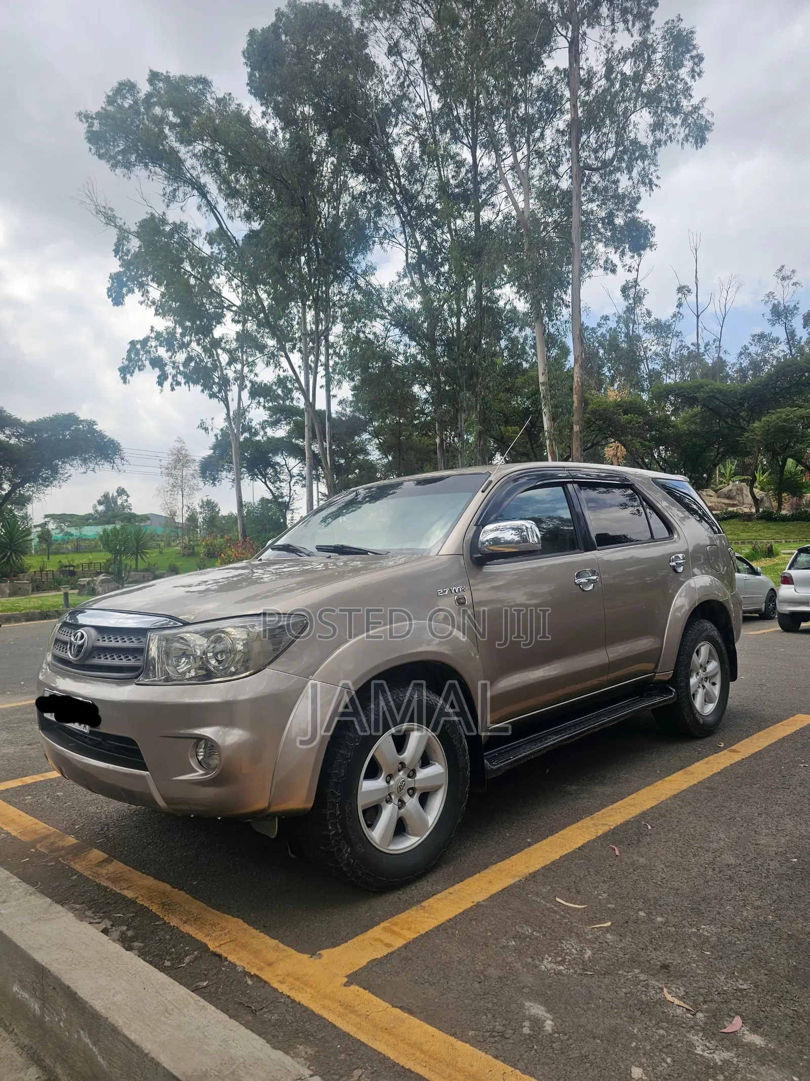 Toyota Fortuner 2.7 RWD 2011 Gold