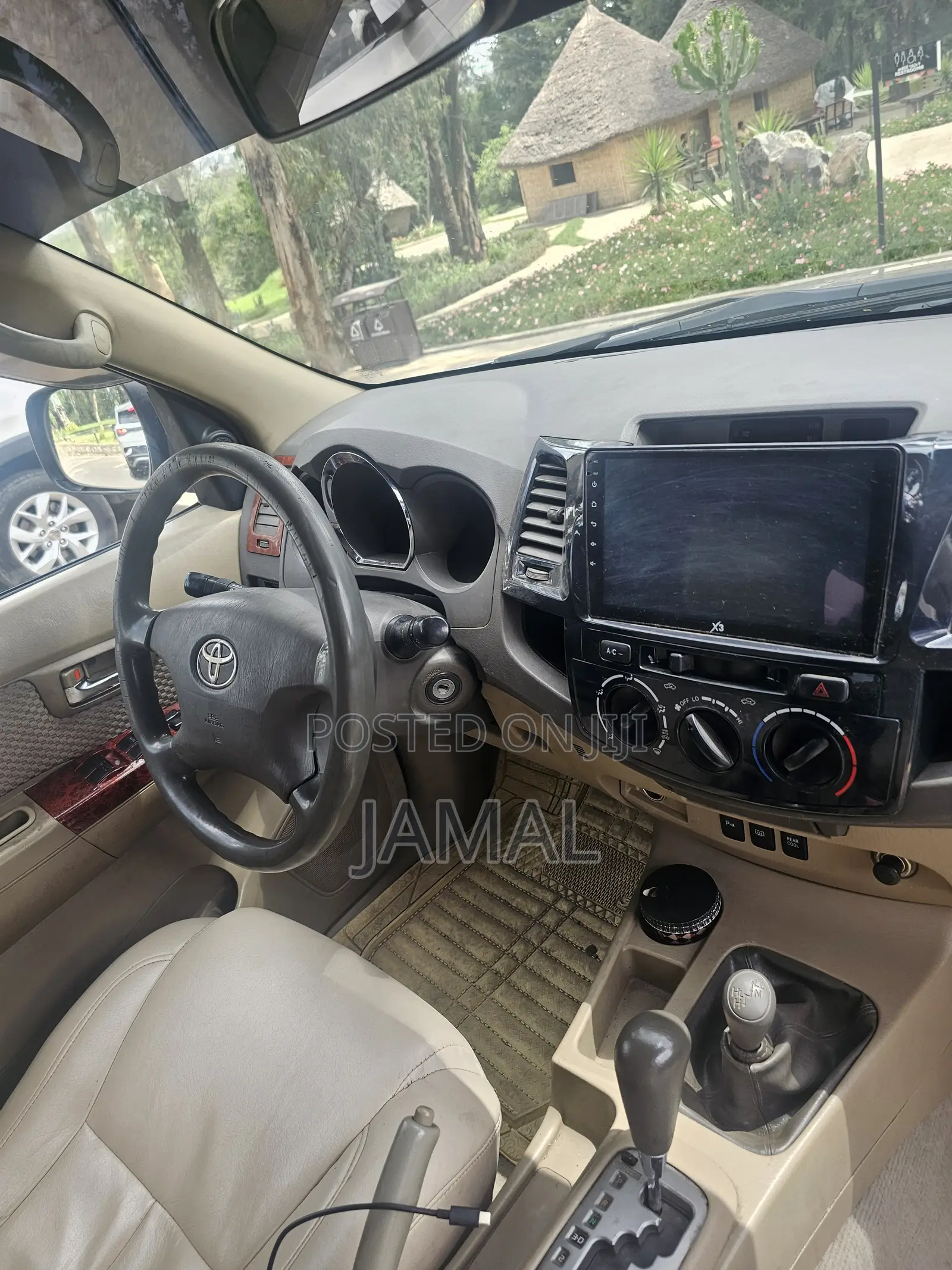 Toyota Fortuner 2.7 RWD 2011 Gold