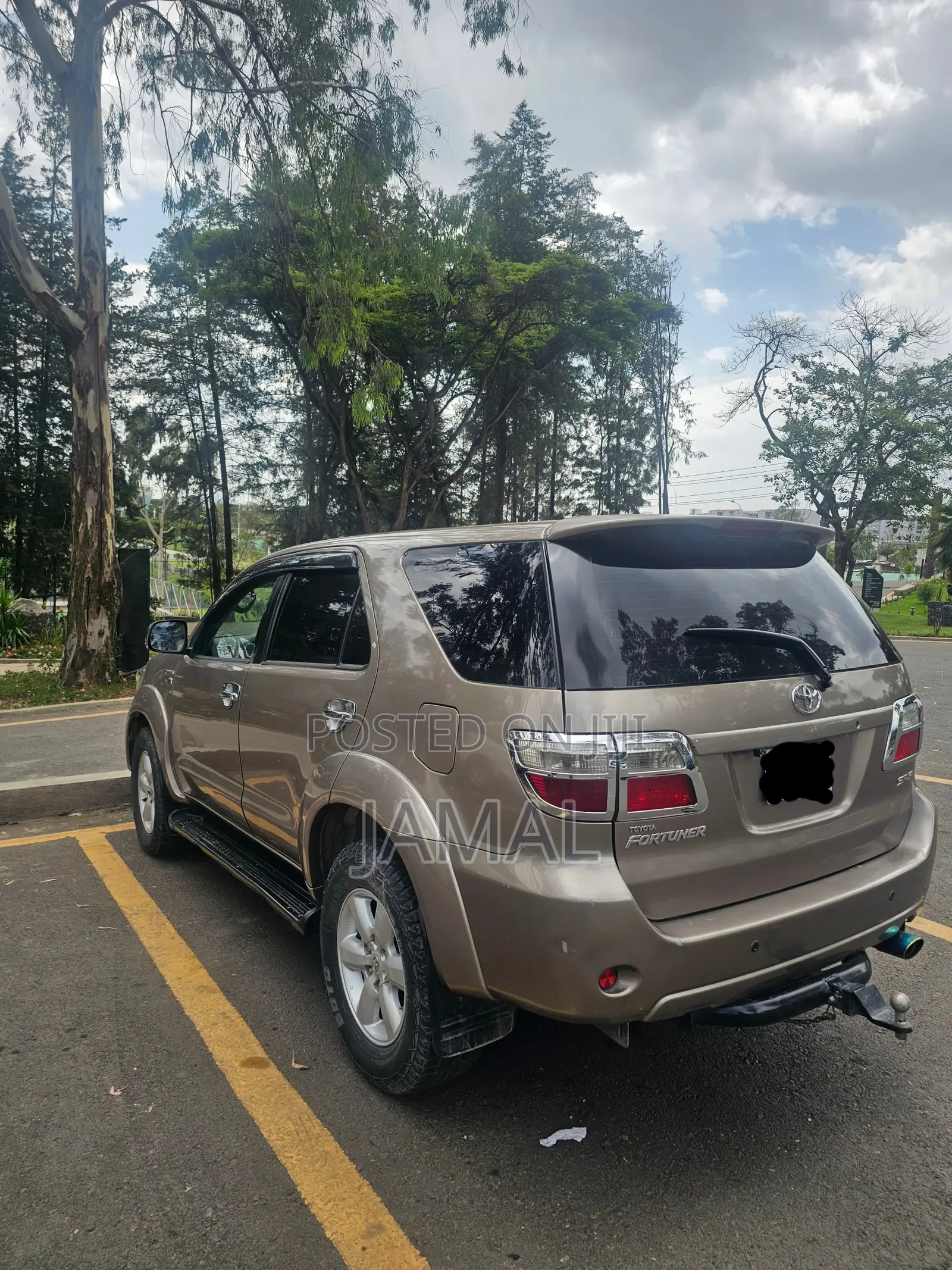 Toyota Fortuner 2.7 RWD 2011 Gold