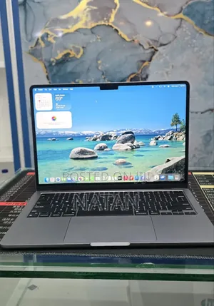 New Laptop Apple MacBook Air 2022 M2 16GB Apple M2 SSD 512GB