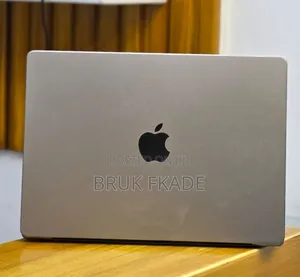 New Laptop Apple MacBook 16GB Apple M2 SSD 512GB