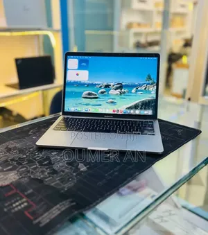 New Laptop Apple MacBook Pro 2022 M2 8GB Intel Core i7 SSD 512GB