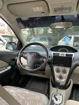 Toyota Yaris 2010 Silver