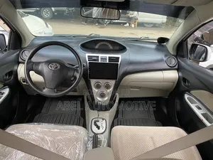 Toyota Yaris 2010 Silver