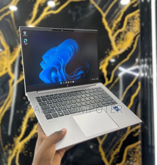New Laptop HP ZBook Firefly 14 G10 16GB Intel Core i7 SSD 512GB