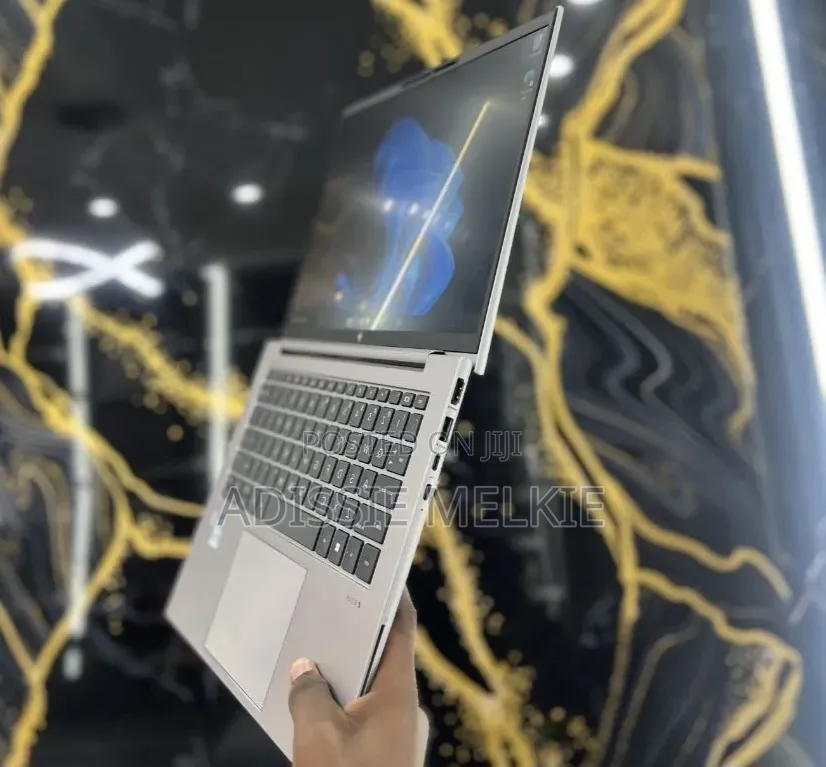 New Laptop HP ZBook Firefly 14 G10 16GB Intel Core i7 SSD 512GB