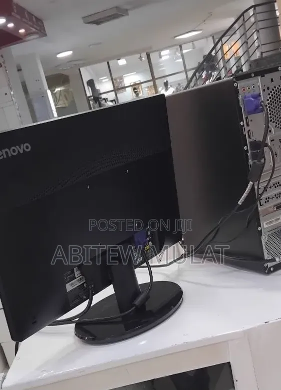 New Desktop Computer Lenovo ideacentre 720 8GB Intel Core i3 HDD 500GB
