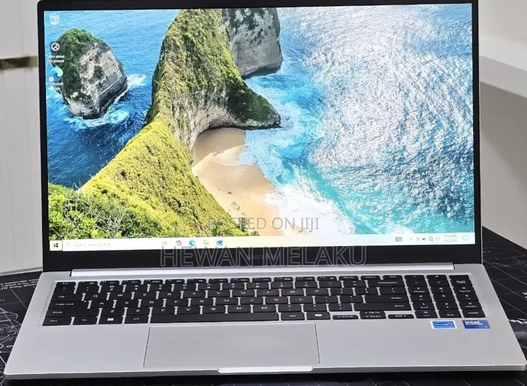 New Laptop Samsung Galaxy Book4 16GB Intel Core 7 SSD 512GB