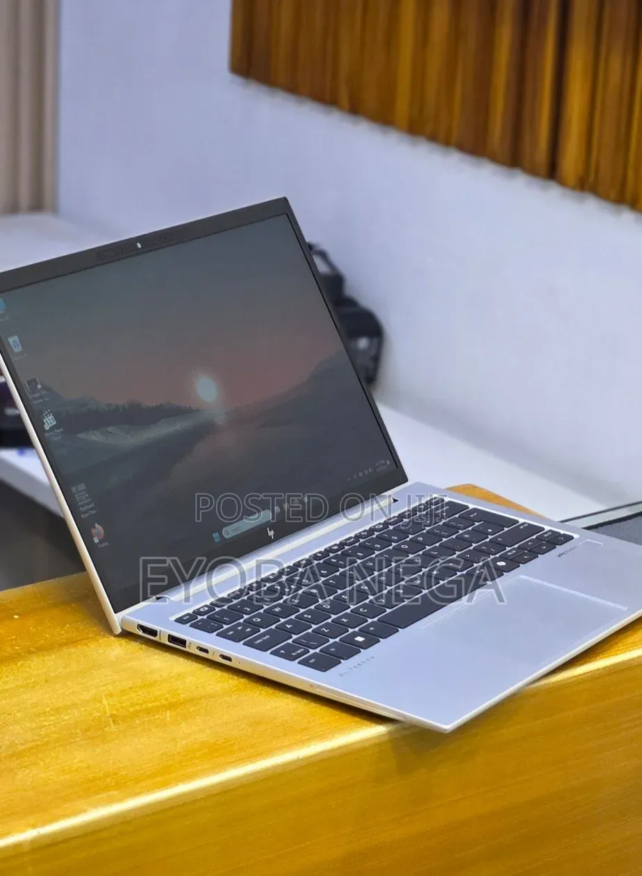 New Laptop HP Elitebook 830 G11 16GB Intel Core Ultra 7 SSD 512GB