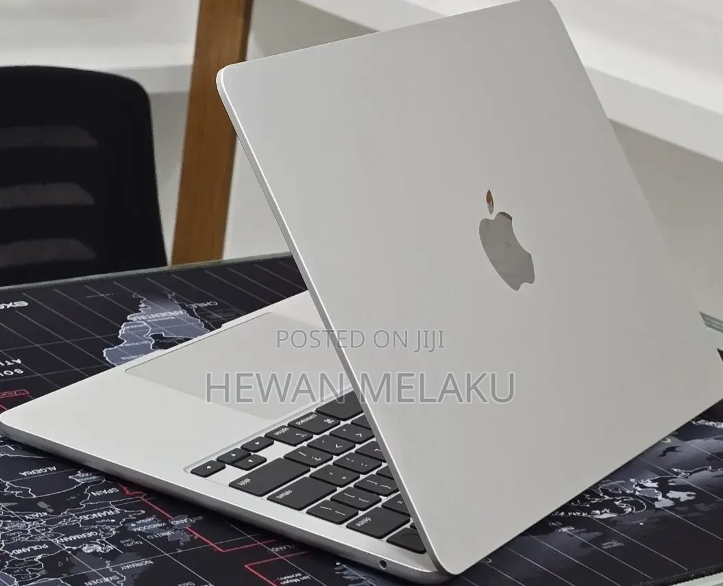 New Laptop Apple MacBook Air 2024 M3 16GB Apple M3 SSD 256GB