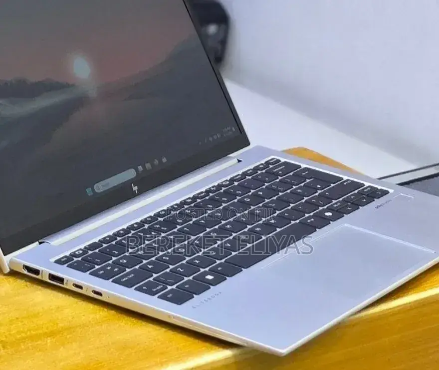 New Laptop HP Elitebook 830 G11 16GB Intel Core Ultra 7 SSD 512GB