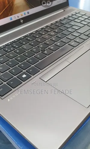 New Laptop HP ZBook Firefly G8 16GB Intel Core i7 SSD 512GB