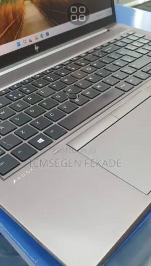 New Laptop HP ZBook Firefly G8 16GB Intel Core i7 SSD 512GB