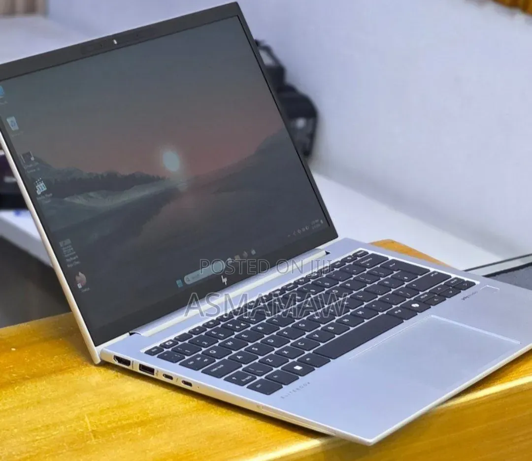 New Laptop HP Elitebook 830 G11 16GB Intel Core Ultra 7 SSD 512GB