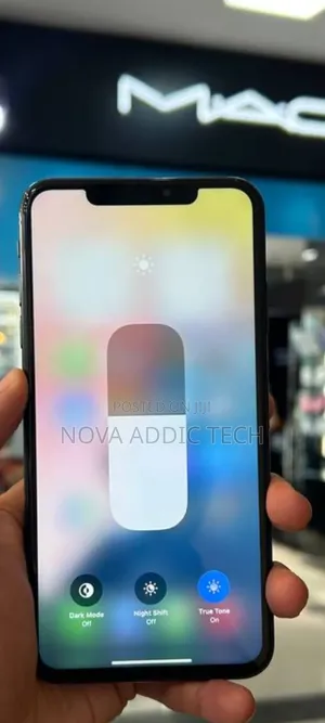 New Apple iPhone XS Max 64 GB Black