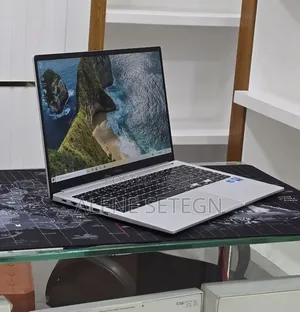 New Laptop Samsung Galaxy Book4 16GB Intel Core i7 SSD 512GB