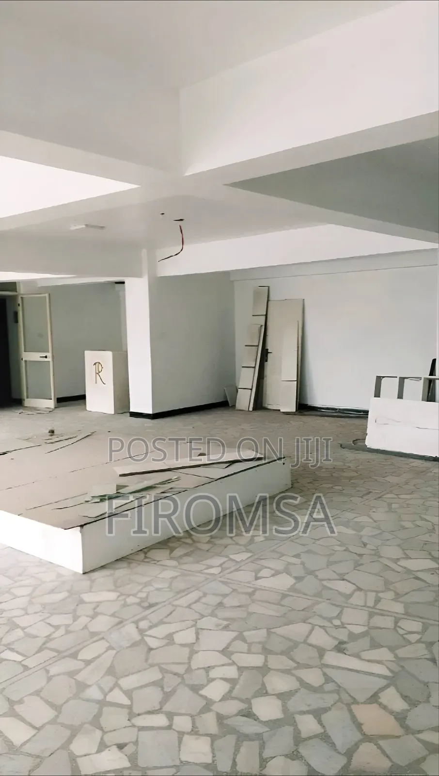 Commercial Shop for Rent የሚከራይ የንግድ ሱቅ በፒያሳ