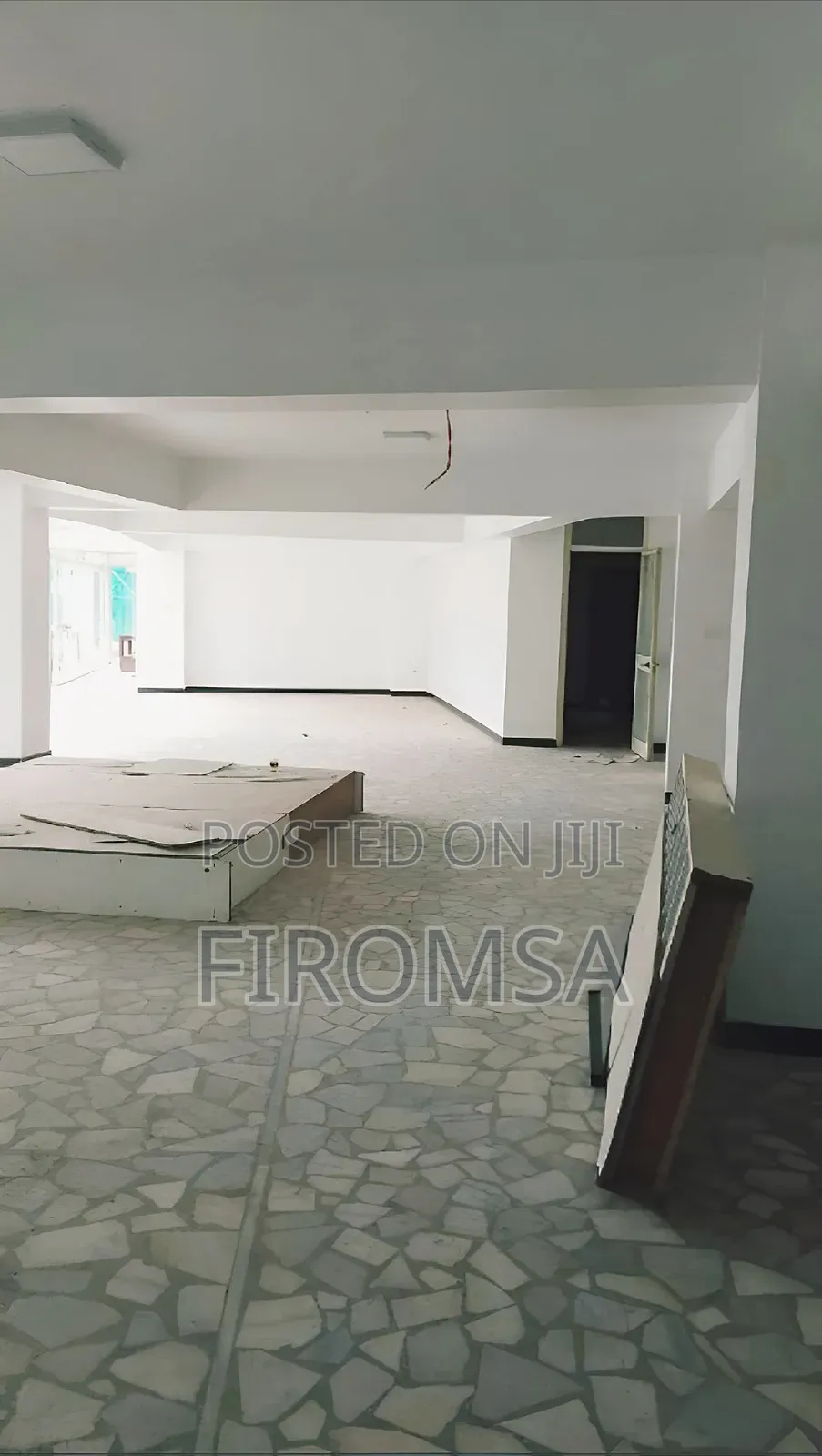 Commercial Shop for Rent የሚከራይ የንግድ ሱቅ በፒያሳ