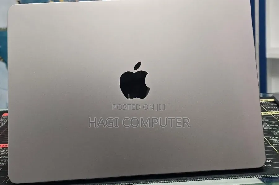 New Laptop Apple MacBook Air 2022 M2 16GB Apple M2 SSD 512GB