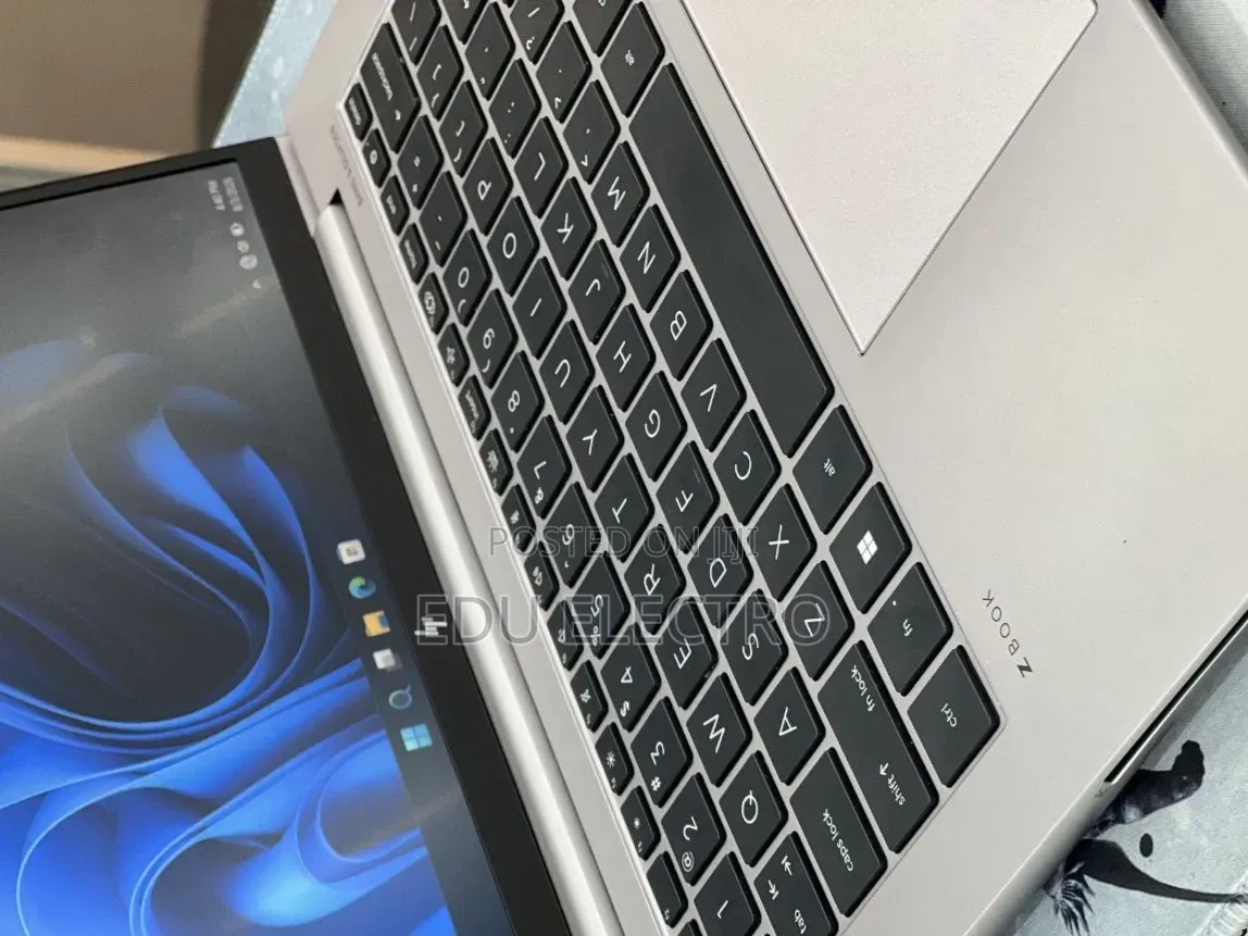 New Laptop HP ZBook Firefly 14 G10 16GB Intel Core i7 SSD 512GB